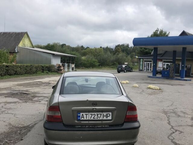 Бежевий Опель Вектра, об'ємом двигуна 1.6 л та пробігом 400 тис. км за 1750 $, фото 3 на Automoto.ua