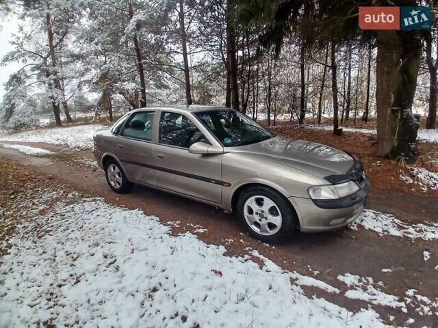 Бежевый Опель Вектра, объемом двигателя 1.6 л и пробегом 303 тыс. км за 2450 $, фото 11 на Automoto.ua