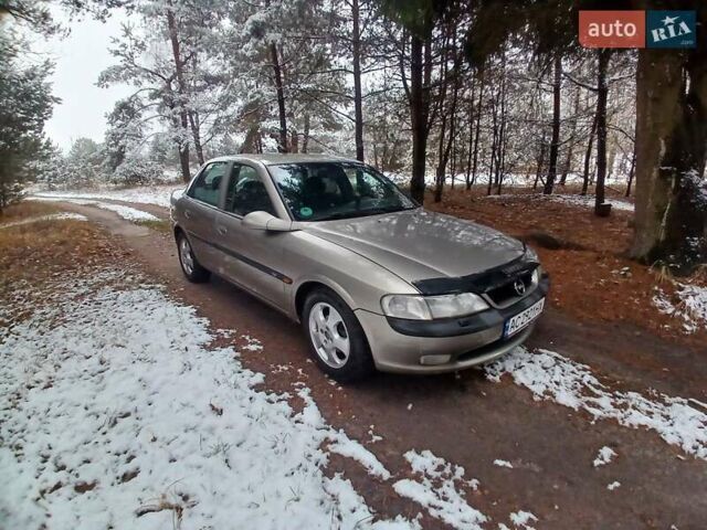 Бежевый Опель Вектра, объемом двигателя 1.6 л и пробегом 303 тыс. км за 2450 $, фото 10 на Automoto.ua