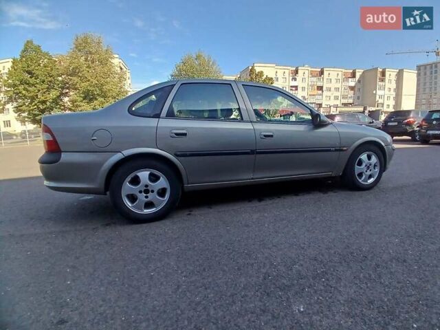 Бежевый Опель Вектра, объемом двигателя 1.6 л и пробегом 303 тыс. км за 2450 $, фото 1 на Automoto.ua