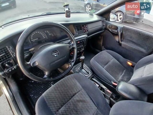 Бежевый Опель Вектра, объемом двигателя 1.6 л и пробегом 303 тыс. км за 2450 $, фото 3 на Automoto.ua