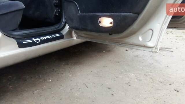 Бежевий Опель Вектра, об'ємом двигуна 1.8 л та пробігом 280 тис. км за 3000 $, фото 10 на Automoto.ua