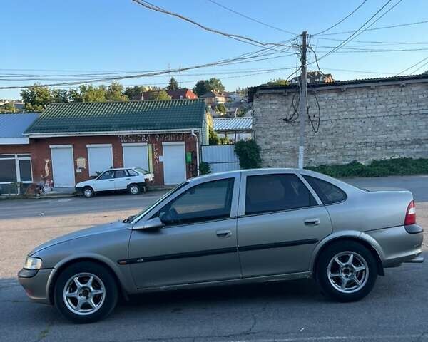 Бежевий Опель Вектра, об'ємом двигуна 1.8 л та пробігом 283 тис. км за 2100 $, фото 2 на Automoto.ua