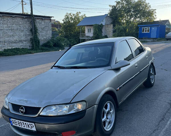 Бежевий Опель Вектра, об'ємом двигуна 1.8 л та пробігом 283 тис. км за 2100 $, фото 1 на Automoto.ua