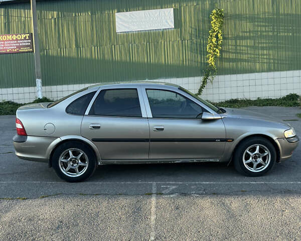 Бежевий Опель Вектра, об'ємом двигуна 1.8 л та пробігом 283 тис. км за 2100 $, фото 7 на Automoto.ua