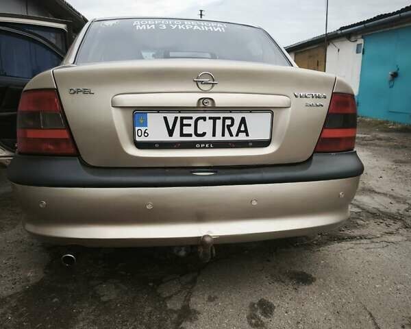 Бежевый Опель Вектра, объемом двигателя 2 л и пробегом 419 тыс. км за 3500 $, фото 13 на Automoto.ua