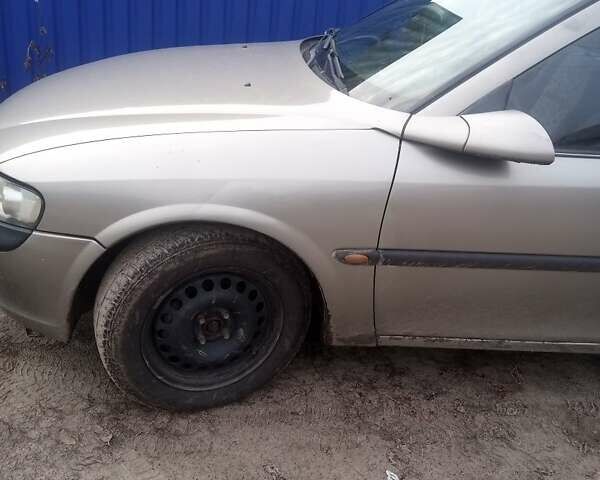 Бежевый Опель Вектра, объемом двигателя 1.6 л и пробегом 340 тыс. км за 2000 $, фото 1 на Automoto.ua