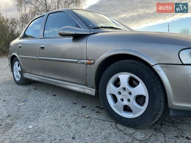 Бежевый Опель Вектра, объемом двигателя 1.8 л и пробегом 419 тыс. км за 2600 $, фото 5 на Automoto.ua