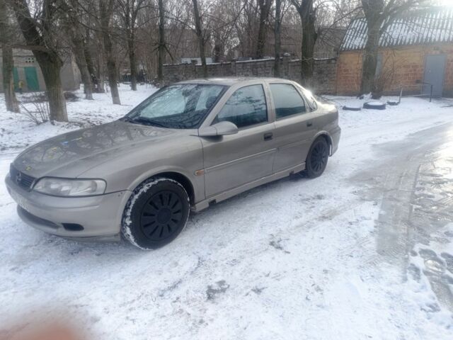 Бежевый Опель Вектра, объемом двигателя 0 л и пробегом 180 тыс. км за 1400 $, фото 1 на Automoto.ua