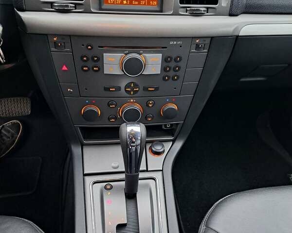 Бежевий Опель Вектра, об'ємом двигуна 2.2 л та пробігом 72 тис. км за 7600 $, фото 32 на Automoto.ua