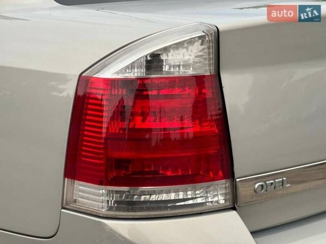 Бежевый Опель Вектра, объемом двигателя 2.2 л и пробегом 200 тыс. км за 6250 $, фото 35 на Automoto.ua