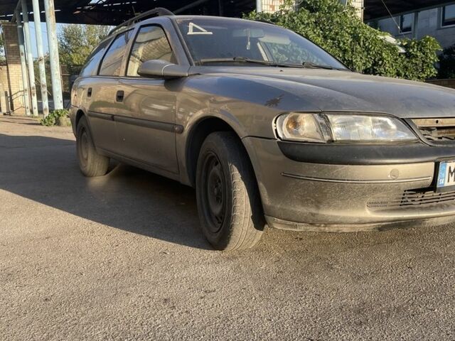 Бежевый Опель Вектра, объемом двигателя 2 л и пробегом 300 тыс. км за 1200 $, фото 1 на Automoto.ua