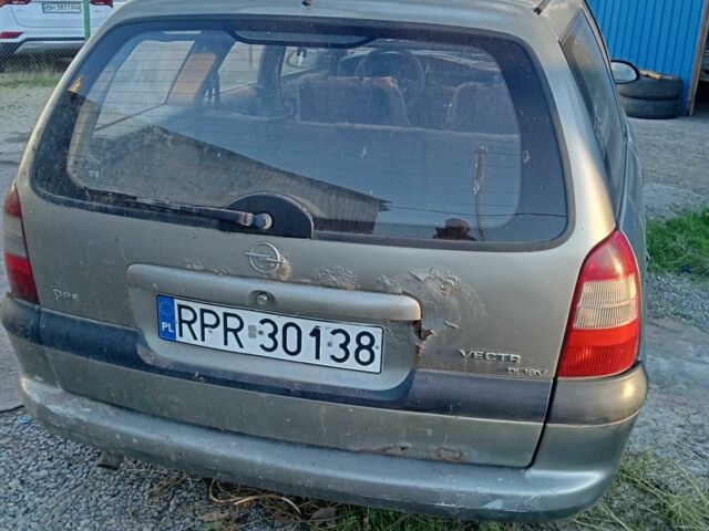 Бежевый Опель Вектра, объемом двигателя 2 л и пробегом 250 тыс. км за 800 $, фото 4 на Automoto.ua