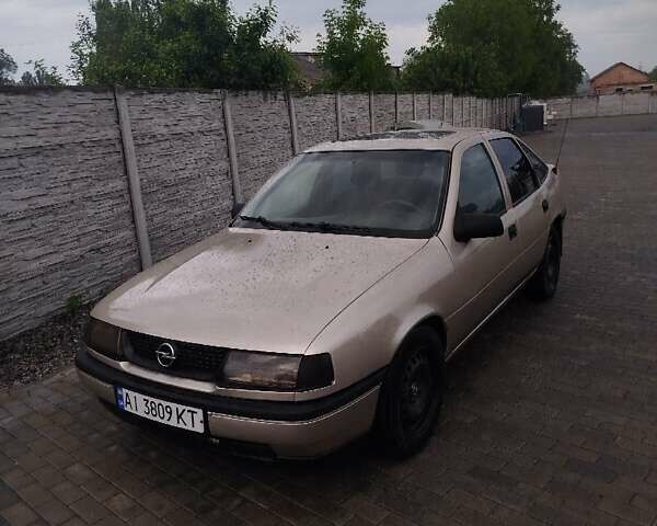 Бежевый Опель Вектра, объемом двигателя 1.6 л и пробегом 316 тыс. км за 2300 $, фото 3 на Automoto.ua