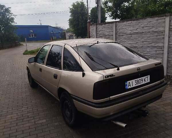 Бежевый Опель Вектра, объемом двигателя 1.6 л и пробегом 316 тыс. км за 2300 $, фото 2 на Automoto.ua