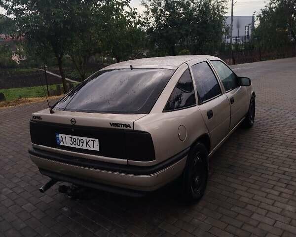 Бежевый Опель Вектра, объемом двигателя 1.6 л и пробегом 316 тыс. км за 2300 $, фото 5 на Automoto.ua