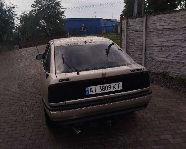 Бежевый Опель Вектра, объемом двигателя 1.6 л и пробегом 316 тыс. км за 2300 $, фото 6 на Automoto.ua
