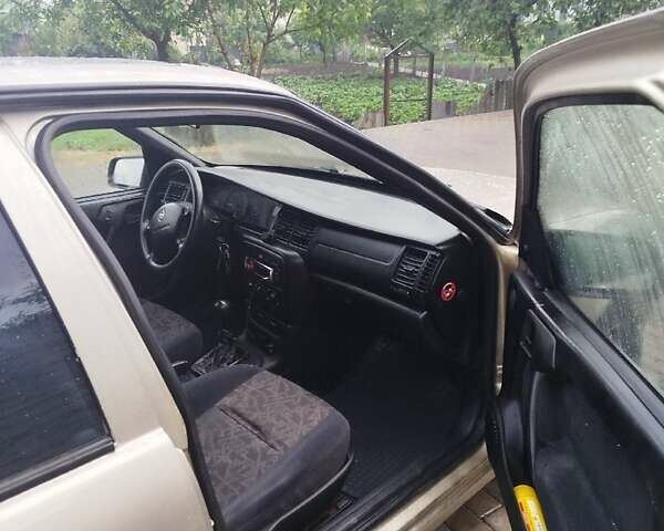 Бежевый Опель Вектра, объемом двигателя 1.6 л и пробегом 316 тыс. км за 2300 $, фото 1 на Automoto.ua