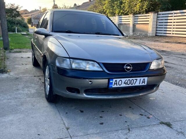 Бежевий Опель Вектра, об'ємом двигуна 1.8 л та пробігом 240 тис. км за 1500 $, фото 3 на Automoto.ua