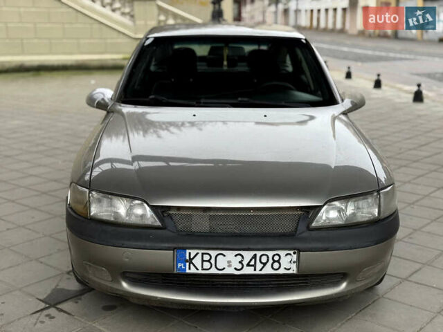 Бежевый Опель Вектра, объемом двигателя 1.6 л и пробегом 300 тыс. км за 900 $, фото 1 на Automoto.ua