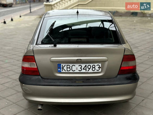 Бежевый Опель Вектра, объемом двигателя 1.6 л и пробегом 300 тыс. км за 900 $, фото 4 на Automoto.ua