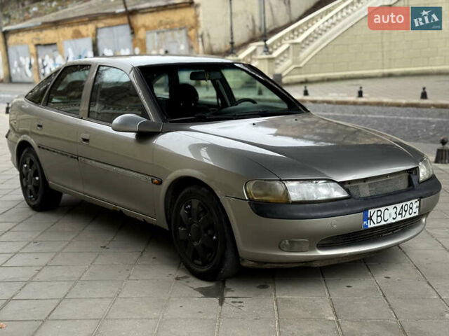 Бежевый Опель Вектра, объемом двигателя 1.6 л и пробегом 300 тыс. км за 900 $, фото 2 на Automoto.ua