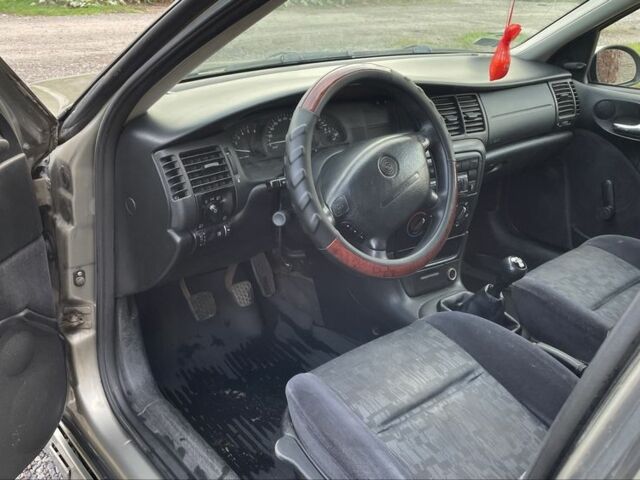 Бежевий Опель Вектра, об'ємом двигуна 2 л та пробігом 250 тис. км за 1650 $, фото 5 на Automoto.ua