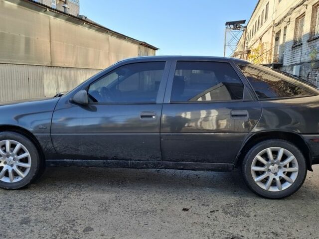 Черный Опель Вектра, объемом двигателя 2 л и пробегом 320 тыс. км за 1700 $, фото 1 на Automoto.ua