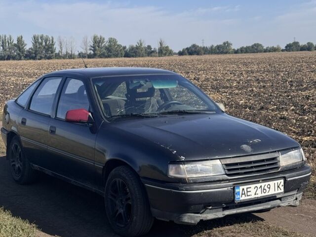 Черный Опель Вектра, объемом двигателя 2 л и пробегом 3 тыс. км за 950 $, фото 1 на Automoto.ua