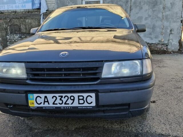 Черный Опель Вектра, объемом двигателя 2 л и пробегом 320 тыс. км за 1700 $, фото 4 на Automoto.ua
