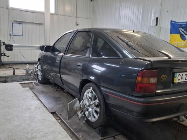 Черный Опель Вектра, объемом двигателя 2 л и пробегом 320 тыс. км за 1700 $, фото 11 на Automoto.ua