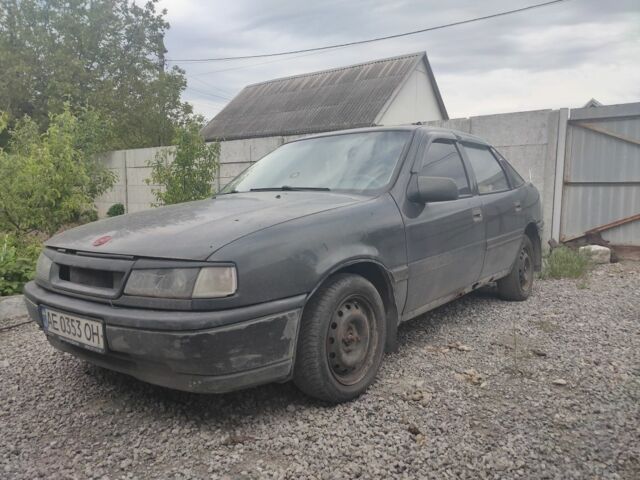 Черный Опель Вектра, объемом двигателя 2 л и пробегом 93 тыс. км за 474 $, фото 1 на Automoto.ua