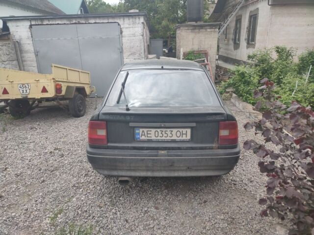 Черный Опель Вектра, объемом двигателя 2 л и пробегом 93 тыс. км за 474 $, фото 3 на Automoto.ua