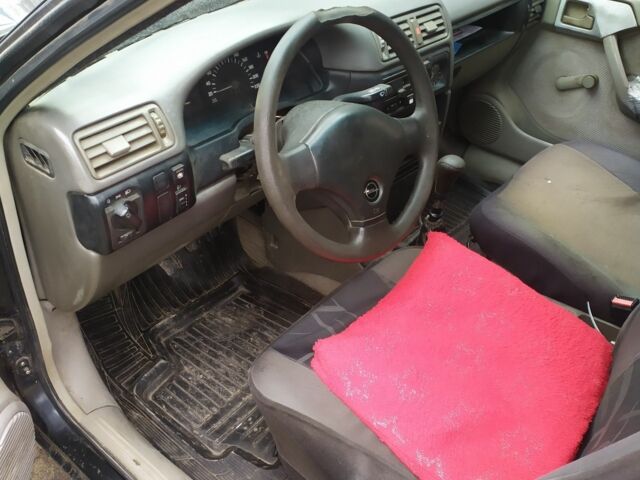 Черный Опель Вектра, объемом двигателя 0 л и пробегом 240 тыс. км за 1500 $, фото 3 на Automoto.ua