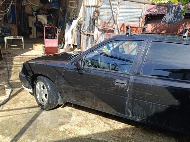 Чорний Опель Вектра, об'ємом двигуна 2 л та пробігом 280 тис. км за 1200 $, фото 5 на Automoto.ua