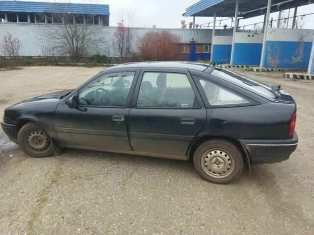 Чорний Опель Вектра, об'ємом двигуна 2 л та пробігом 111 тис. км за 1600 $, фото 3 на Automoto.ua