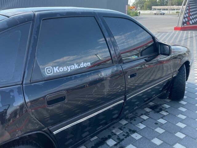 Черный Опель Вектра, объемом двигателя 1.8 л и пробегом 300 тыс. км за 1429 $, фото 5 на Automoto.ua