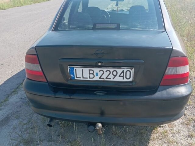 Черный Опель Вектра, объемом двигателя 2 л и пробегом 300 тыс. км за 800 $, фото 3 на Automoto.ua