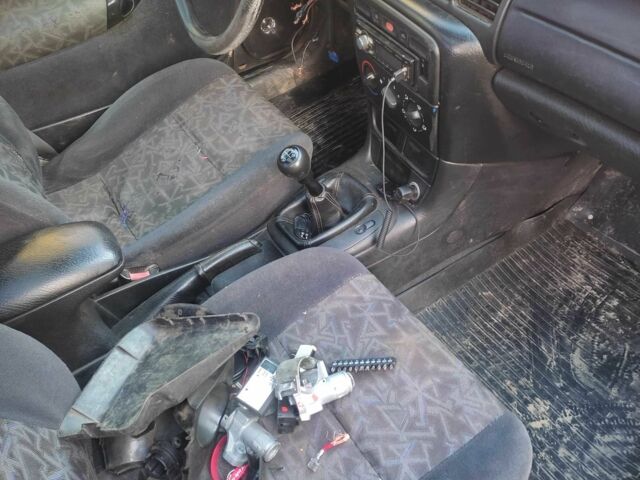 Черный Опель Вектра, объемом двигателя 1.6 л и пробегом 2 тыс. км за 1282 $, фото 6 на Automoto.ua