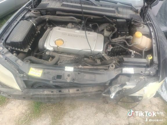 Черный Опель Вектра, объемом двигателя 0 л и пробегом 250 тыс. км за 1000 $, фото 3 на Automoto.ua