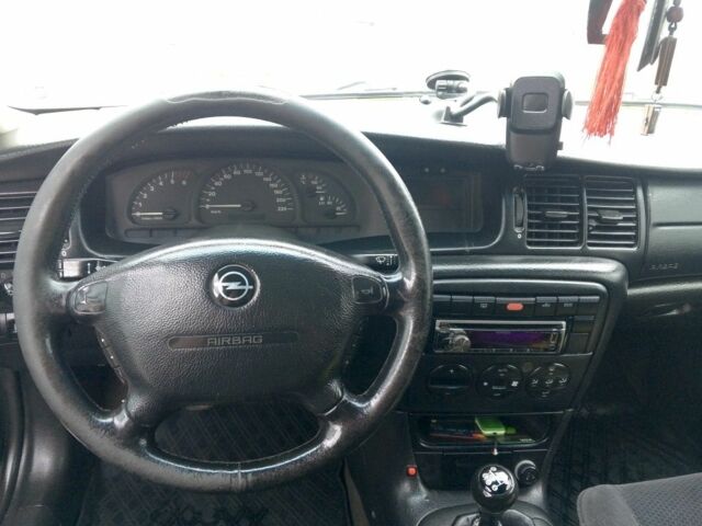 Черный Опель Вектра, объемом двигателя 2.2 л и пробегом 400 тыс. км за 3100 $, фото 8 на Automoto.ua