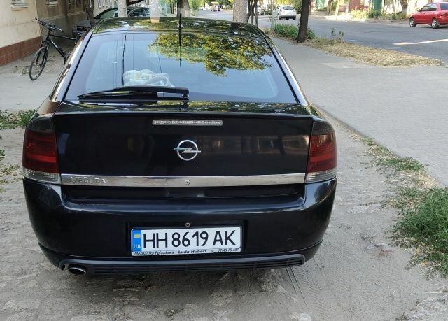 Черный Опель Вектра, объемом двигателя 2.2 л и пробегом 378 тыс. км за 5400 $, фото 2 на Automoto.ua