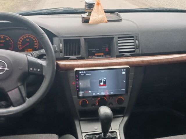 Черный Опель Вектра, объемом двигателя 2.2 л и пробегом 250 тыс. км за 3800 $, фото 5 на Automoto.ua