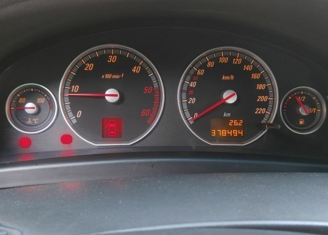 Черный Опель Вектра, объемом двигателя 2.2 л и пробегом 378 тыс. км за 5500 $, фото 5 на Automoto.ua