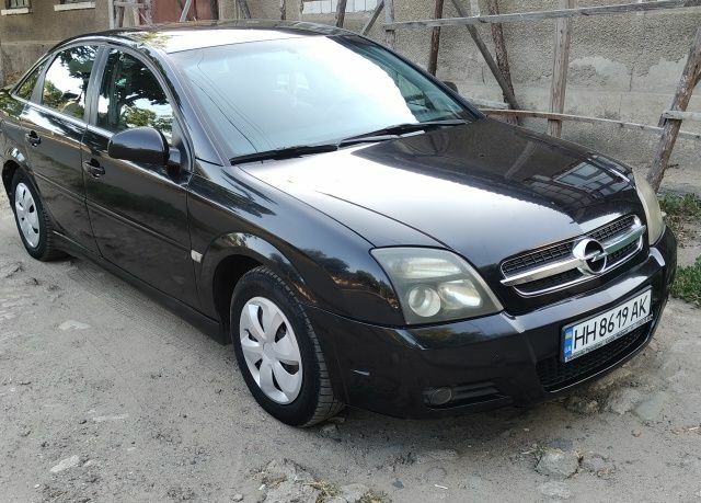Черный Опель Вектра, объемом двигателя 2.2 л и пробегом 378 тыс. км за 5400 $, фото 1 на Automoto.ua