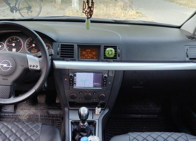 Черный Опель Вектра, объемом двигателя 2.2 л и пробегом 378 тыс. км за 5500 $, фото 6 на Automoto.ua