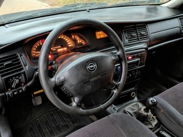 Чорний Опель Вектра, об'ємом двигуна 2 л та пробігом 301 тис. км за 1349 $, фото 8 на Automoto.ua
