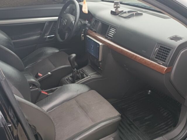 Черный Опель Вектра, объемом двигателя 2.2 л и пробегом 250 тыс. км за 3800 $, фото 4 на Automoto.ua