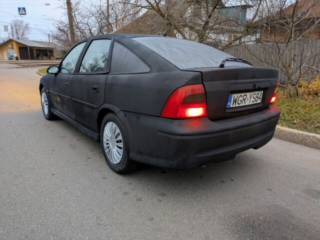 Чорний Опель Вектра, об'ємом двигуна 2 л та пробігом 301 тис. км за 1349 $, фото 4 на Automoto.ua