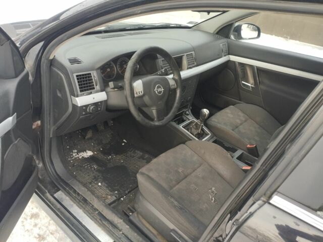 Черный Опель Вектра, объемом двигателя 1.8 л и пробегом 200 тыс. км за 1750 $, фото 6 на Automoto.ua